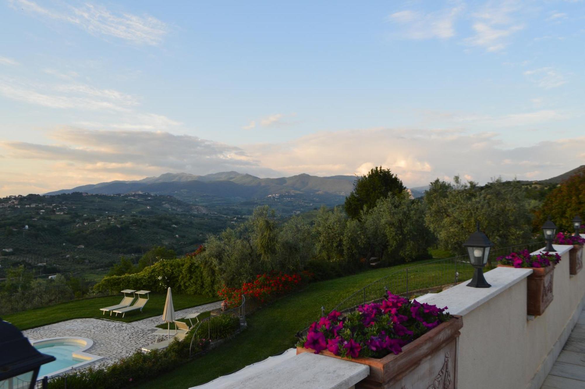 Villa Collebelvedere - Near Rome With Home Restaurant Fara in Sabina Exterior photo